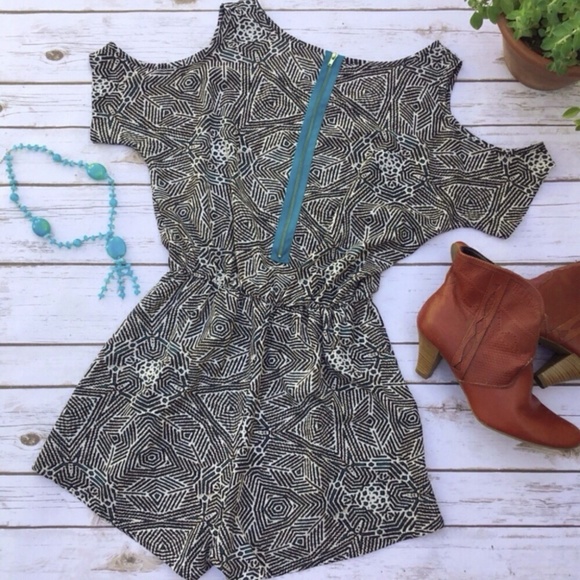 Fio Fio Cold Shoulder Tribal Print Festival Romper - Picture 2 of 7